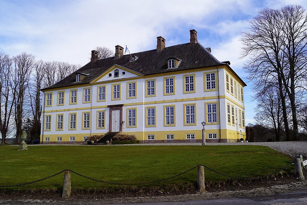 hagenskov-manor-houses-funen-visiteuropeancastles