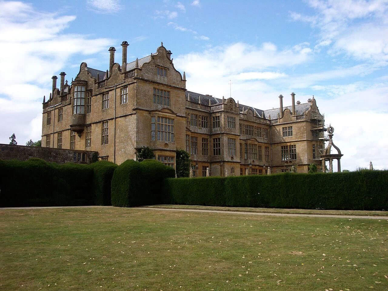 sense-and-sensibility-filming-locations-visit-european-castles