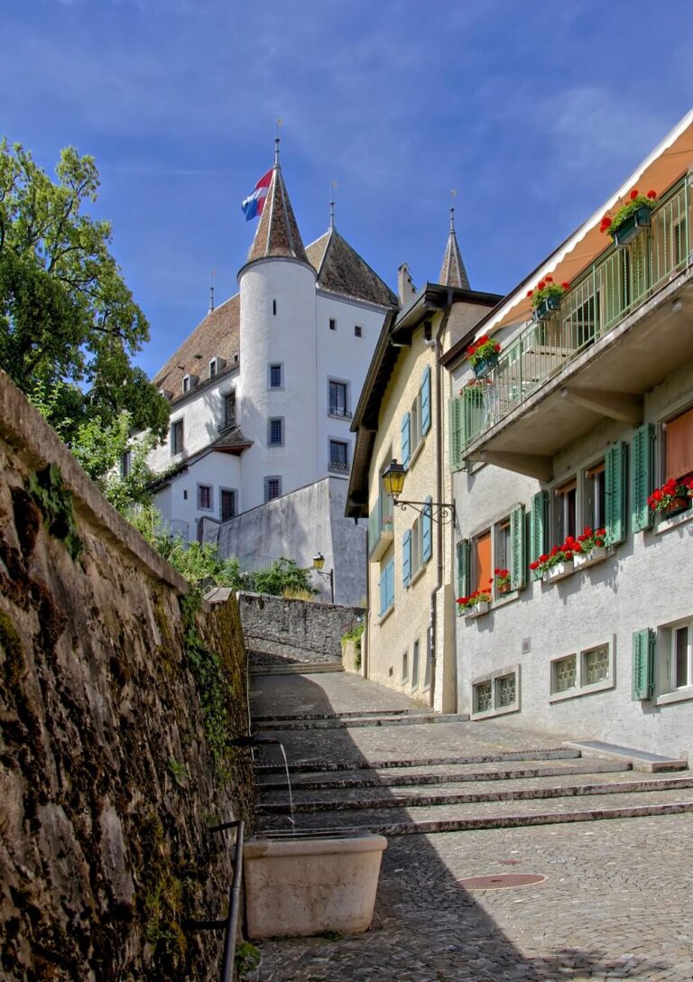 17 Swiss Castles around Lake Geneva