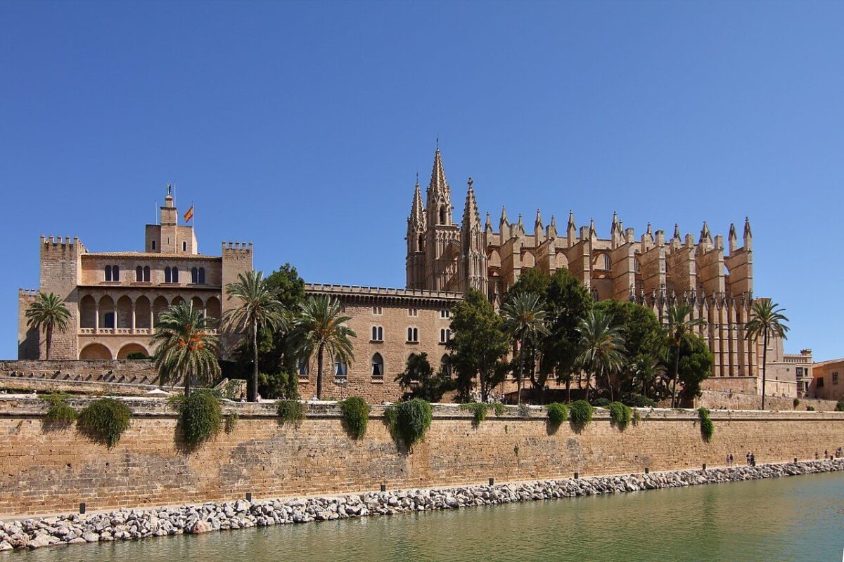 cathedral-palace-almudaine-royal-palaces-spain