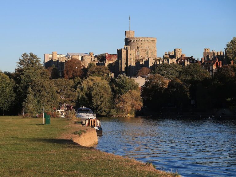 windsor-castle-thames-norman-architecture-england