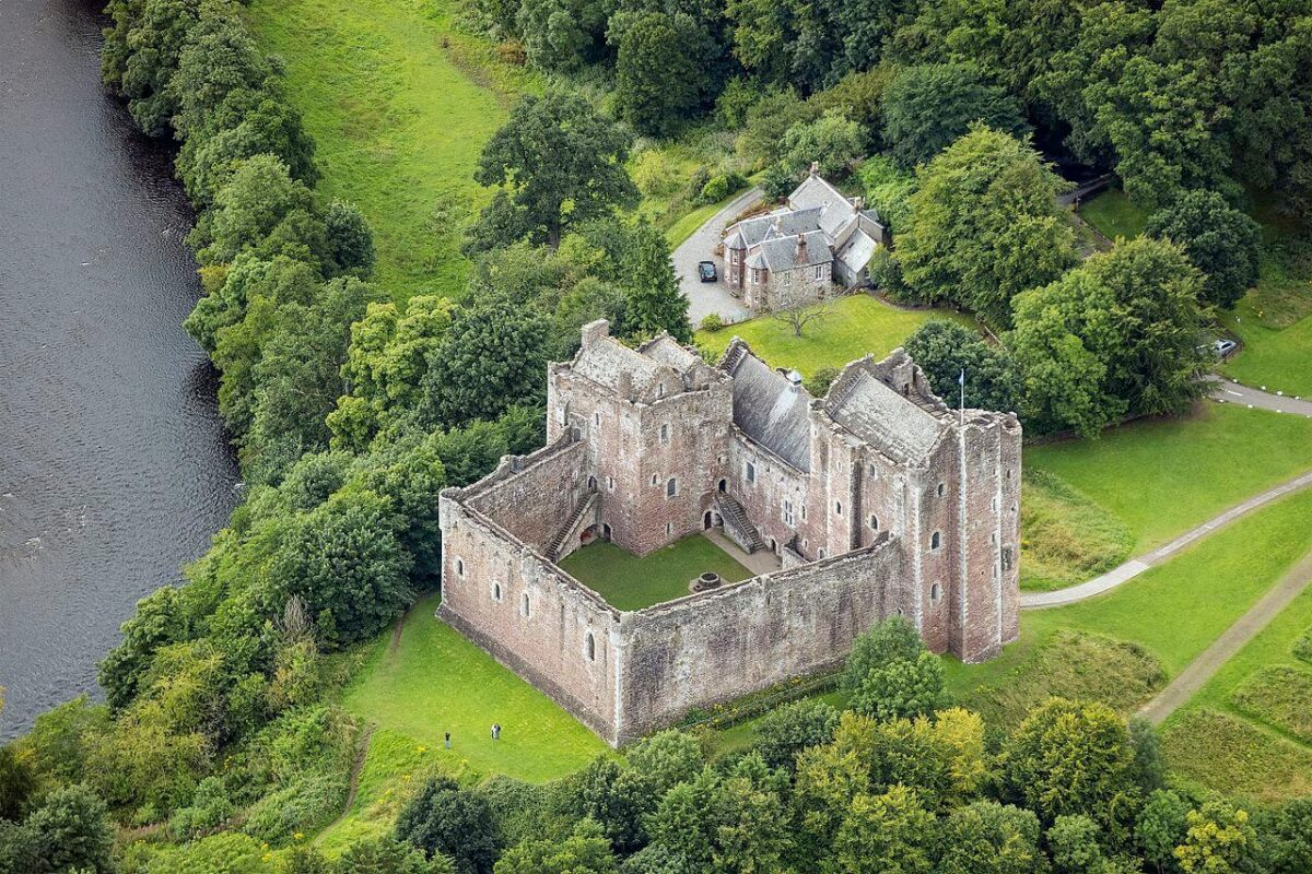 doune-castle-ruin-castles-near-glasgow-scotland