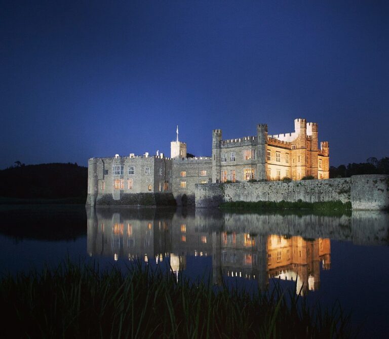 leeds-castle-at-night-kent-castles