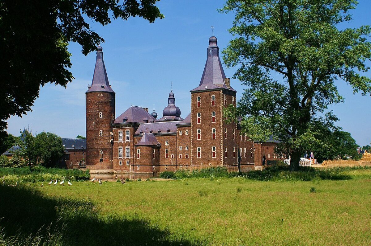 hoensbroek-castle-netherlands