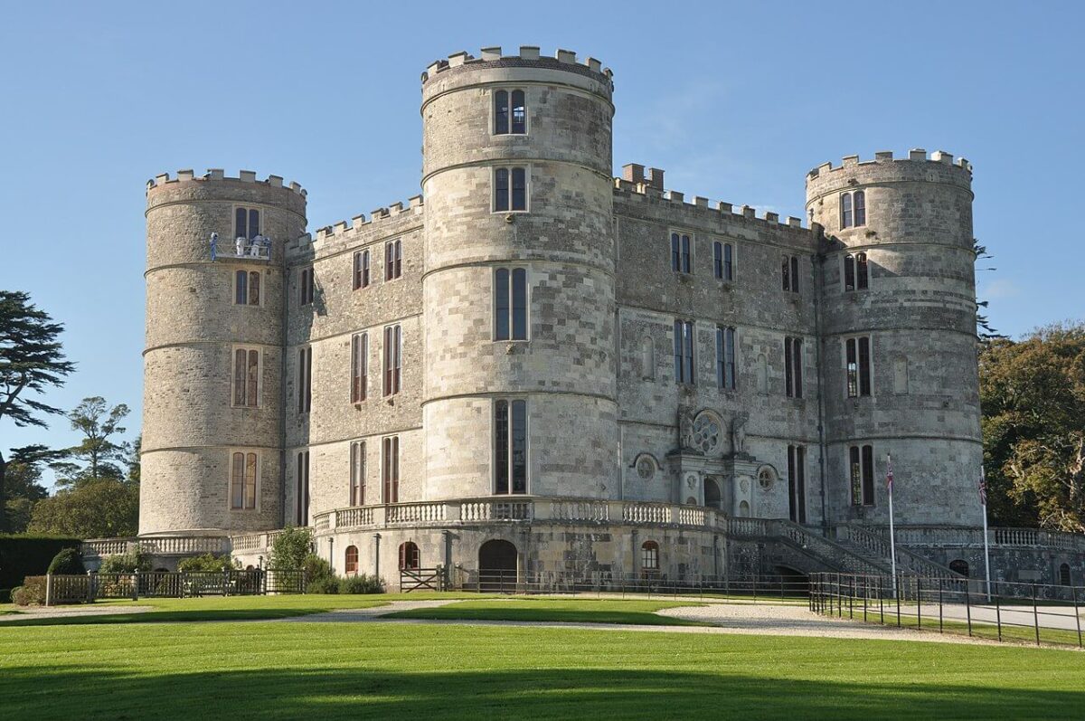 lulworth-castle-best-castles-dorset-england