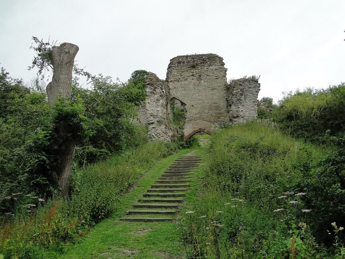 wigmore-castle-ruin-herefordshire-england