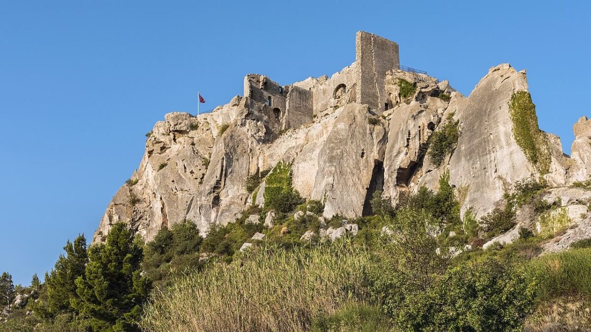 castle-les-baux-des-provence-france