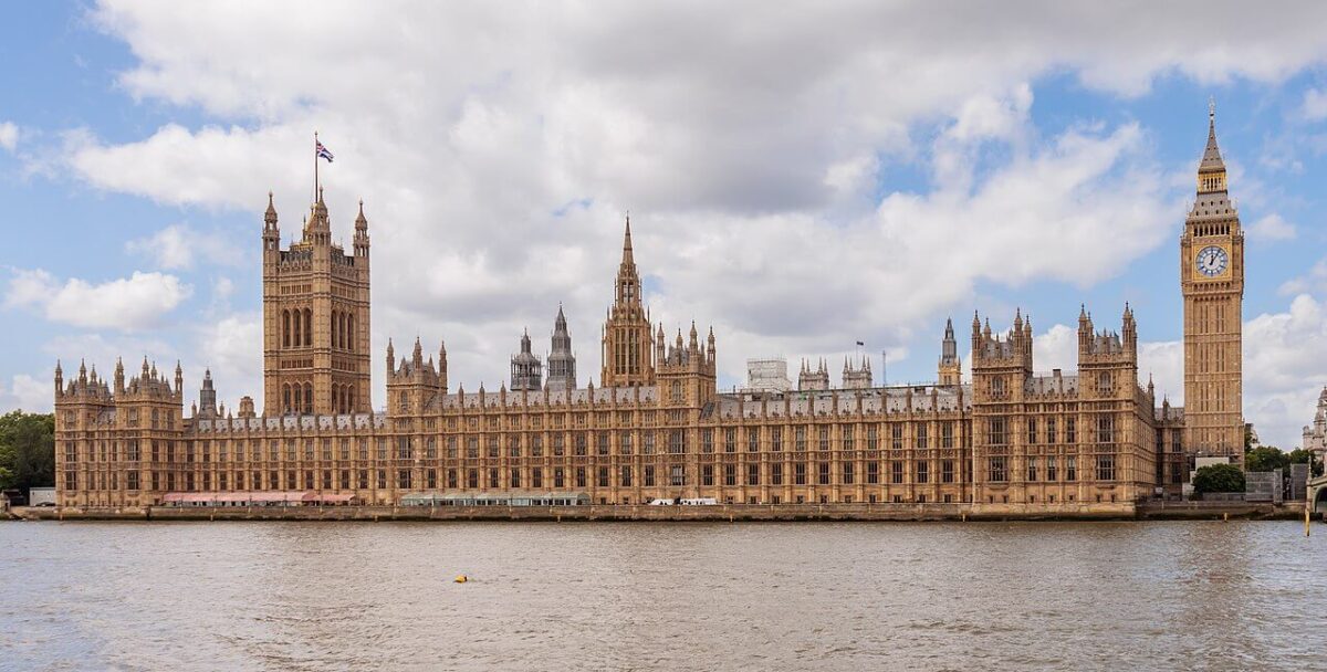 palace-of-westminster-london-thames-unesco-palaces-europe