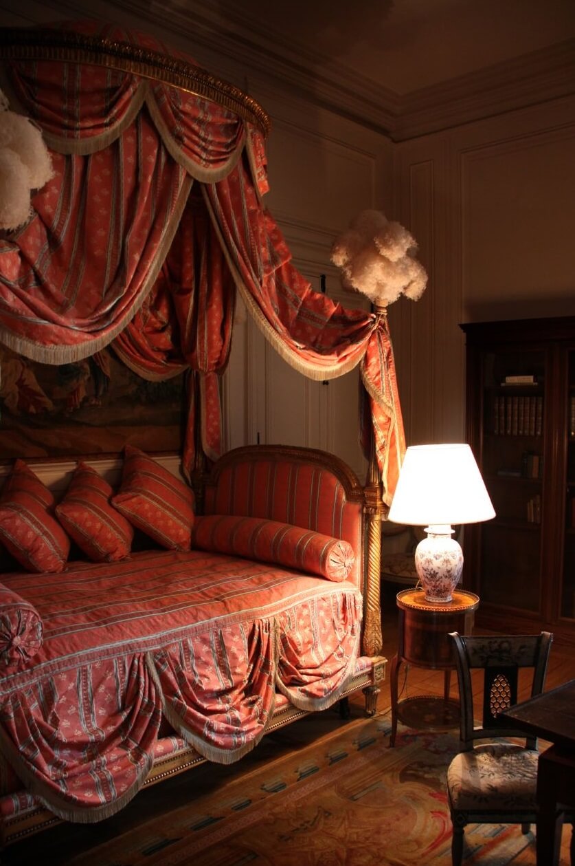 Chateau-de-Hautefort-interior-castles-in-the-dordogne