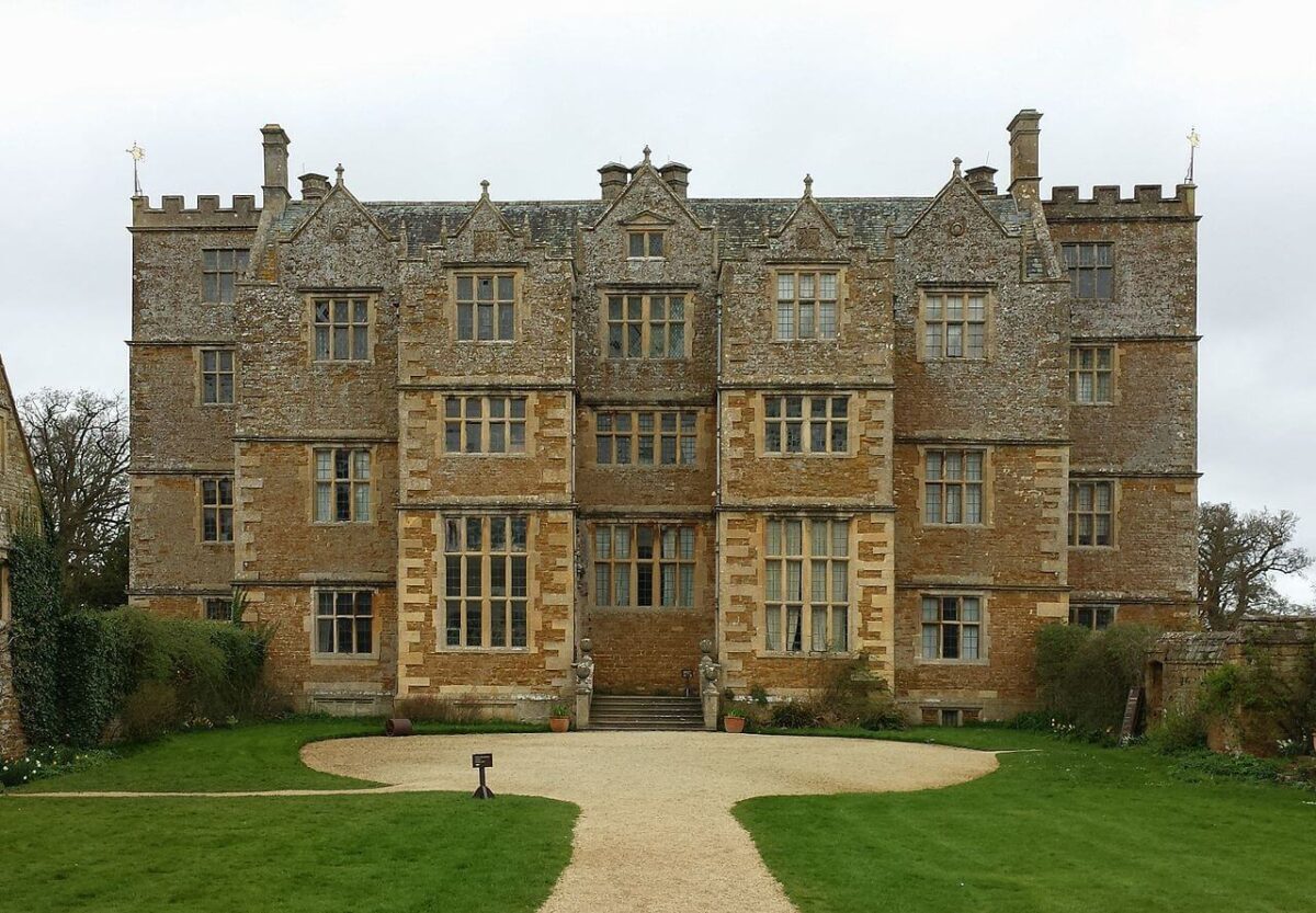 chastleton-house-jacobean-architecture-stately-homes-cotswolds