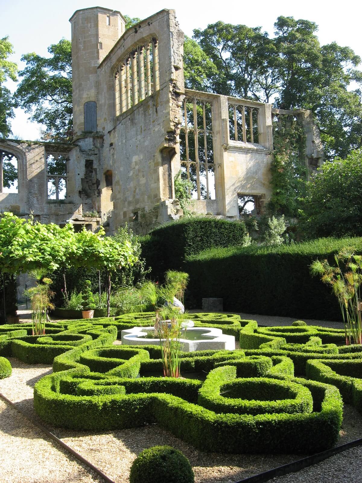 knot-garden-sudeley-castle-cotswolds-castles